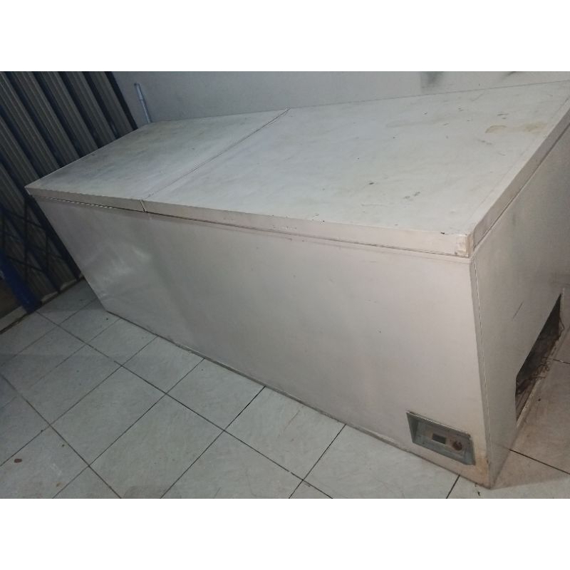 Freezer box 1200 -Tx liter L second bekas GEA