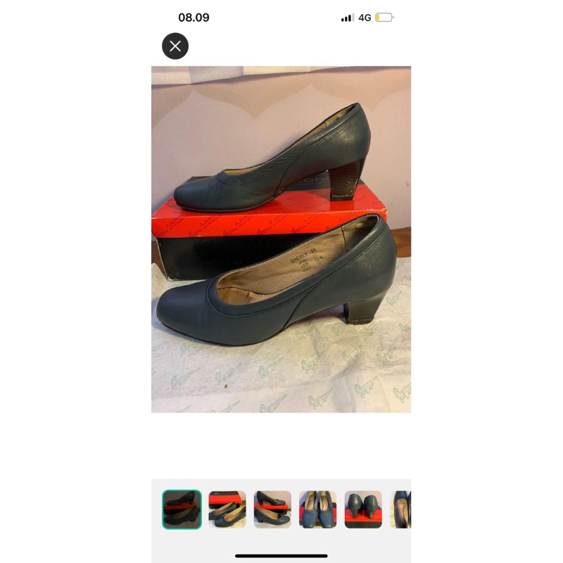 A. Antonio Sepatu heels biru preloved