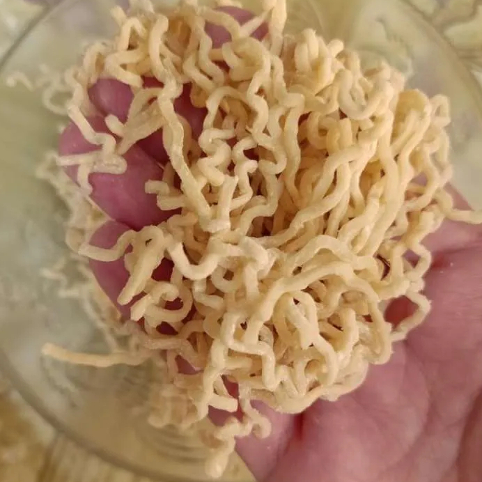 

MIE BULAT KERITING SEPESIAL (1200 gr/1 kg 2 ons = 12 pcs/porsi mie)