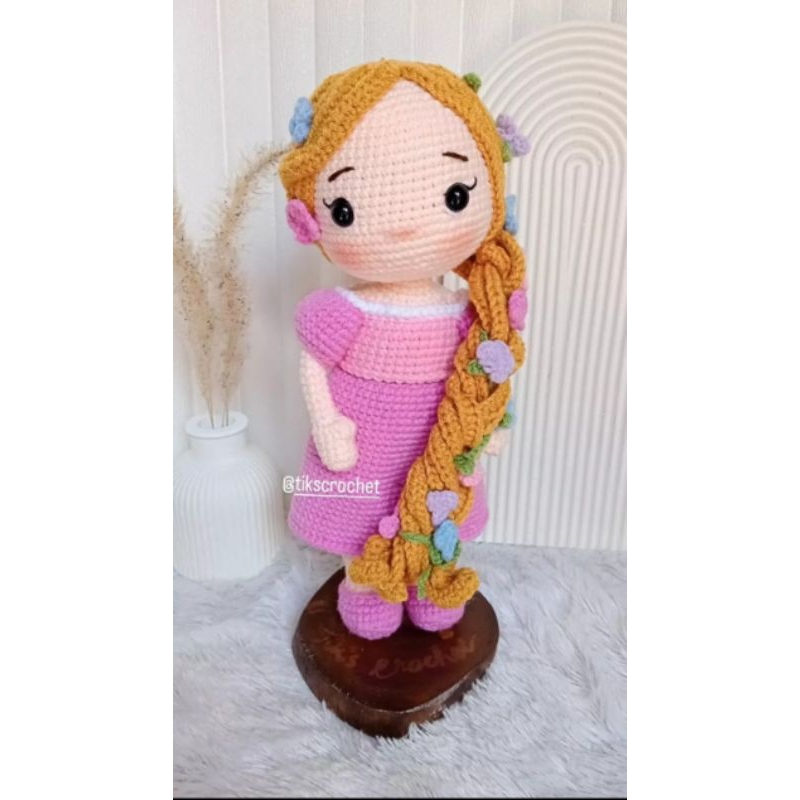 Boneka rajut Rapunzel