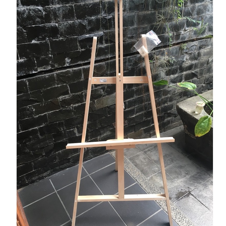 

KODE B65G Original Easel Kayu Standard Lukis Stand Penyangga Bingkai Besar Tinggi 135 cm Bali Artist