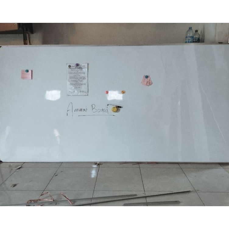 

KODE N36V Papan tulis Whiteboard magnetik bahan HPLformika tebal 12mm ukuran 122x244