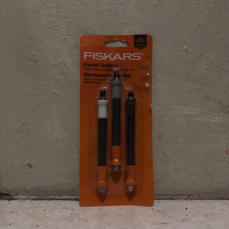 

pembuat dan pemasang lubang tali Fiskars