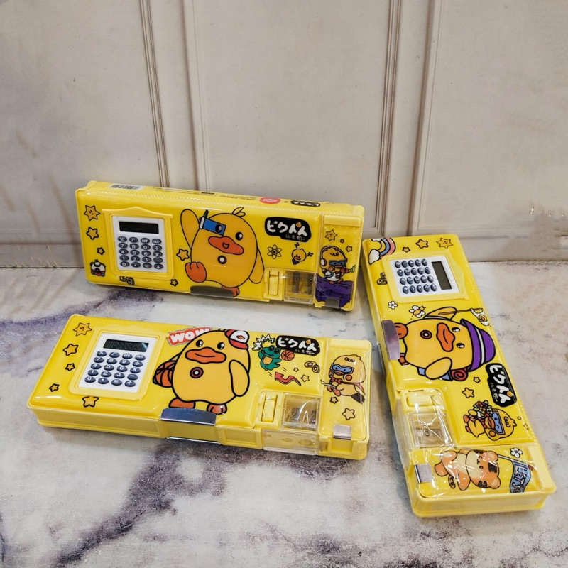 

TEMPAT PINSIL MAGNET 555-1 MOTIF DUCK ADA KALKULATOR//KOTAK PENSIL MAGNET