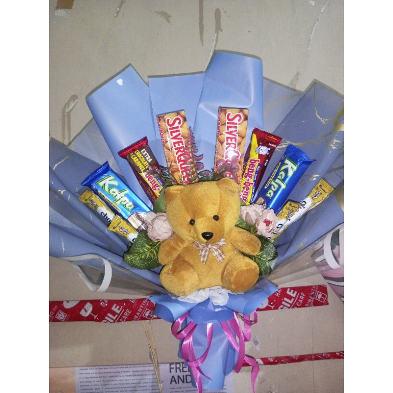 

Bucket Boneka Coklat Snack