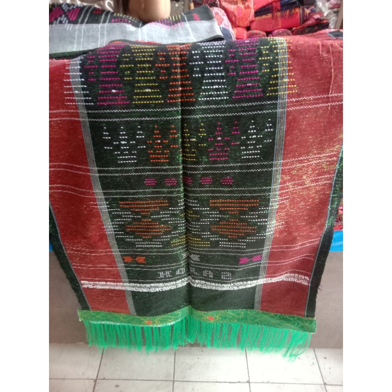 ulos Sadum simata ulos Batak Toba ragihotang simata 7 sisi merah /sisi silver/dimensi lebar acara ad