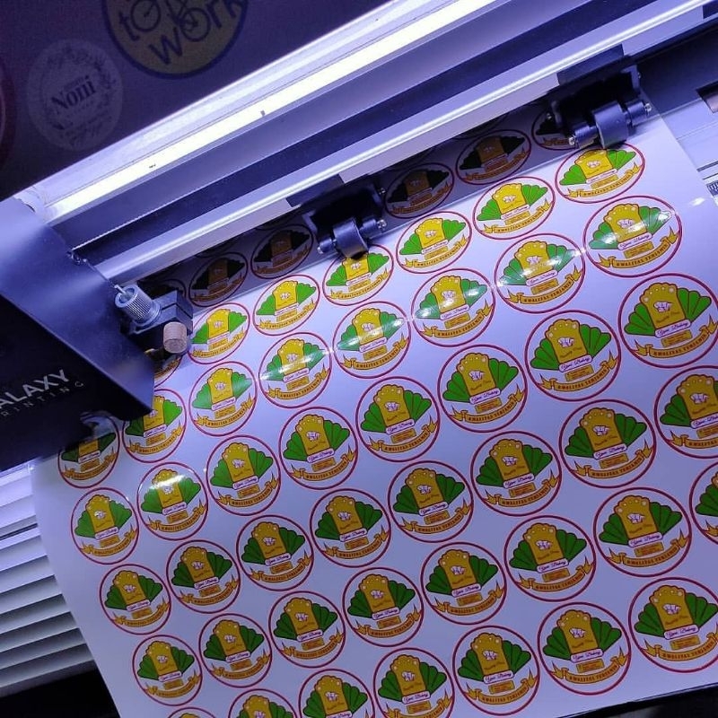 

CUSTOM & CUTTING STIKER VINYL UKURAN A3 (32,9 CM x 48,3 CM)
