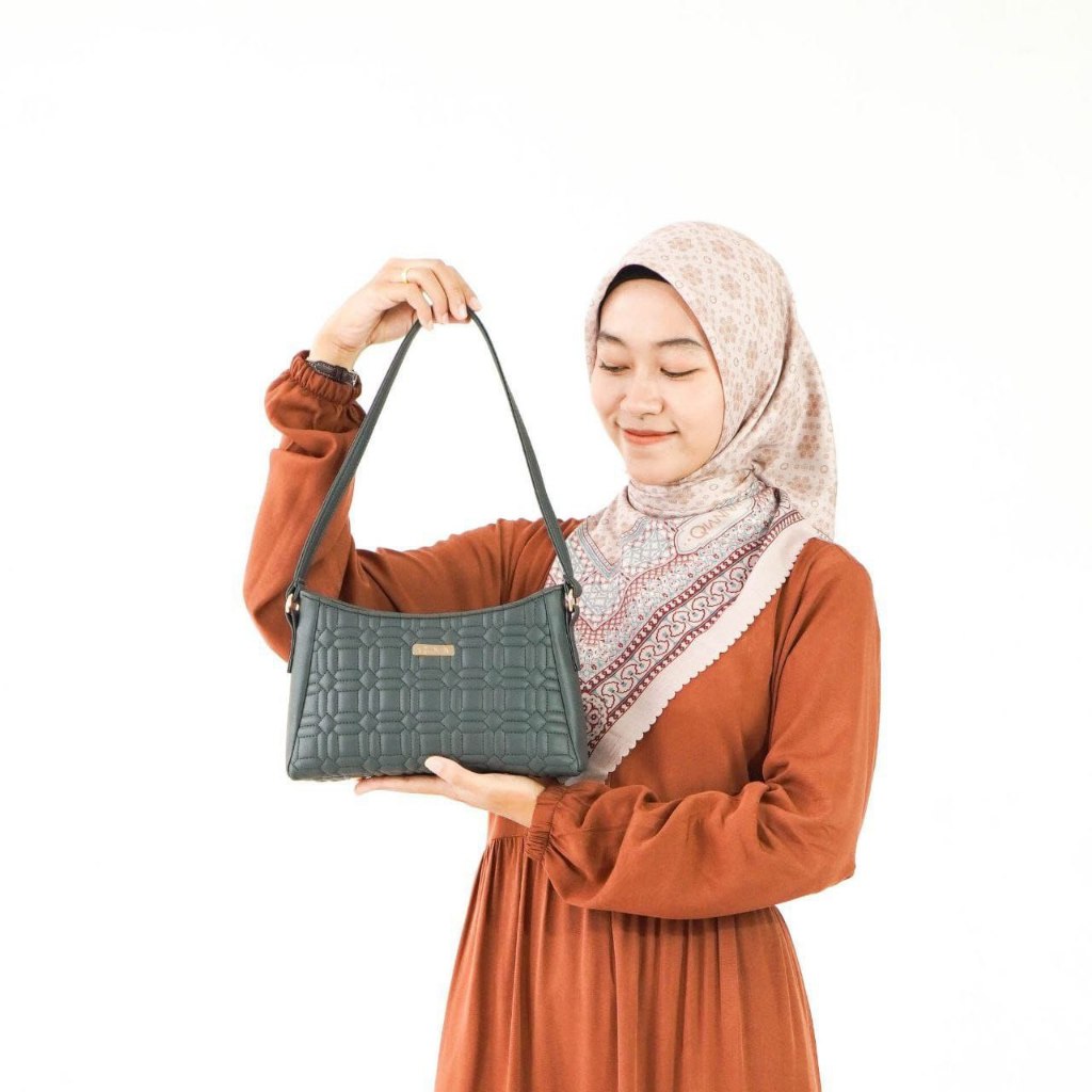 TAS WANITA TERBARU/SLINGBAG WANITA/TAS SELEMPANG/ QUINTA EMICA SLINGBAG