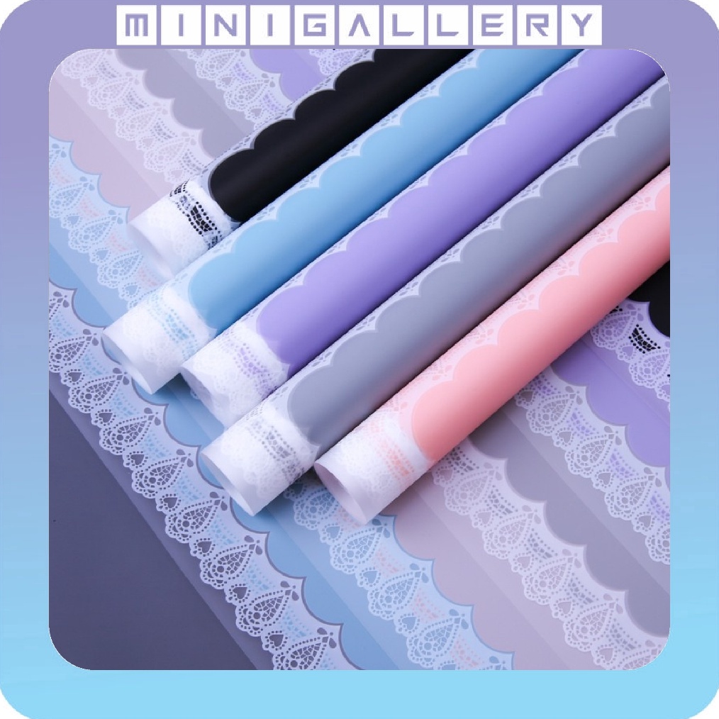 

Terlaris 2 LEMBAR Kertas Buket Bunga Motif Renda Lace Border Cellophane Flower Wrapping Paper KB6175