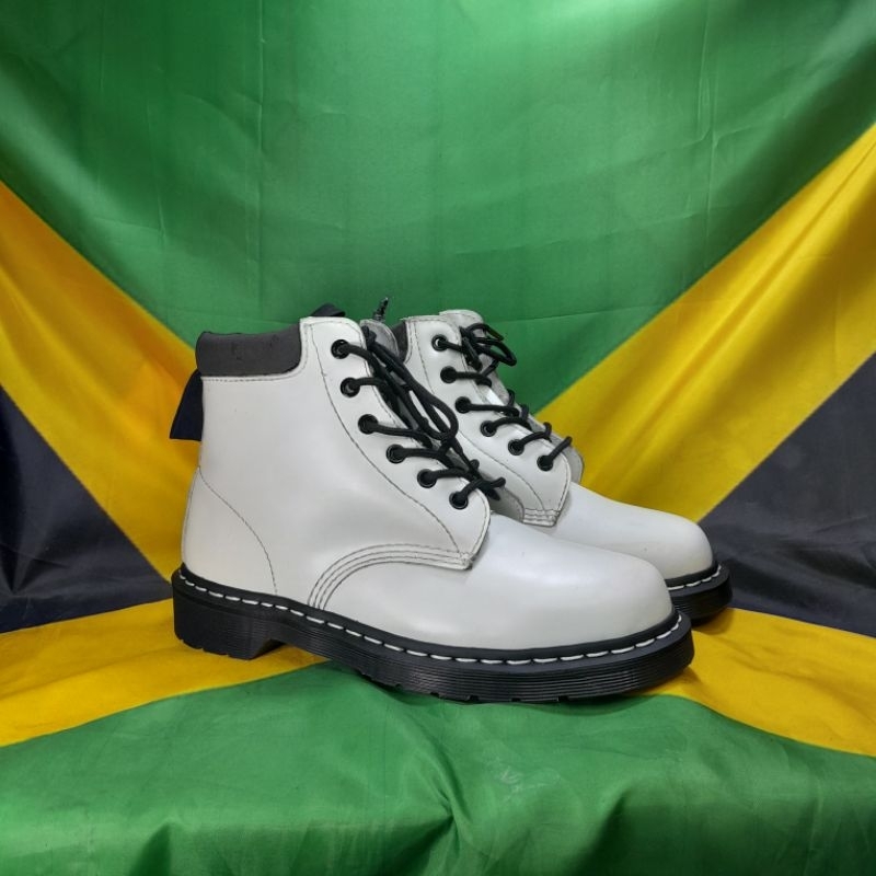dr.martens Saxon 939 white smooth