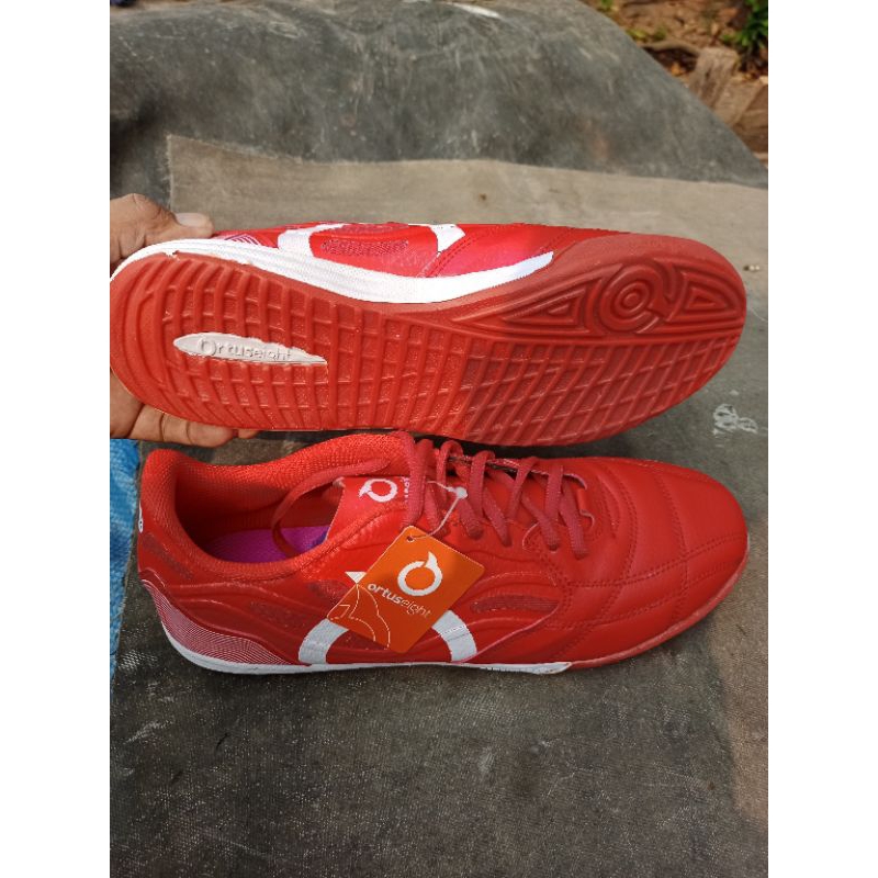 sepatu futsal Ortus sol karet sudah dijahit