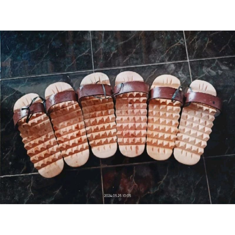 Sandal bakiak rematik kayu/ terompah kayu / sandal kesehatan