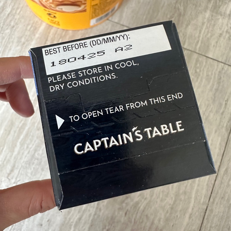 

captain’s table cracker