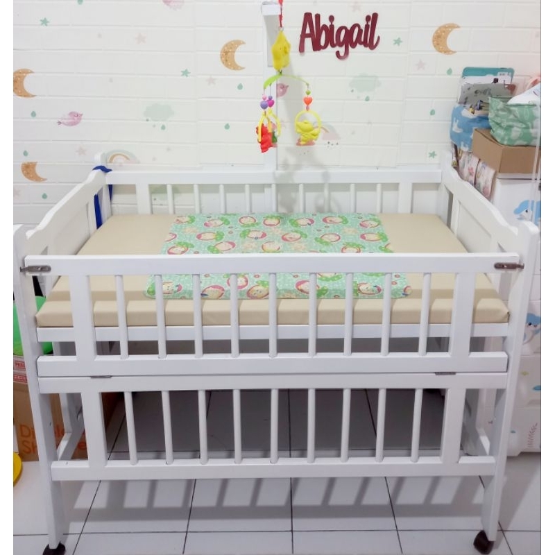 Preloved Ranjang Bayi (Baby Box) Kayu Koala Free KELAMBU & Gantungan Music