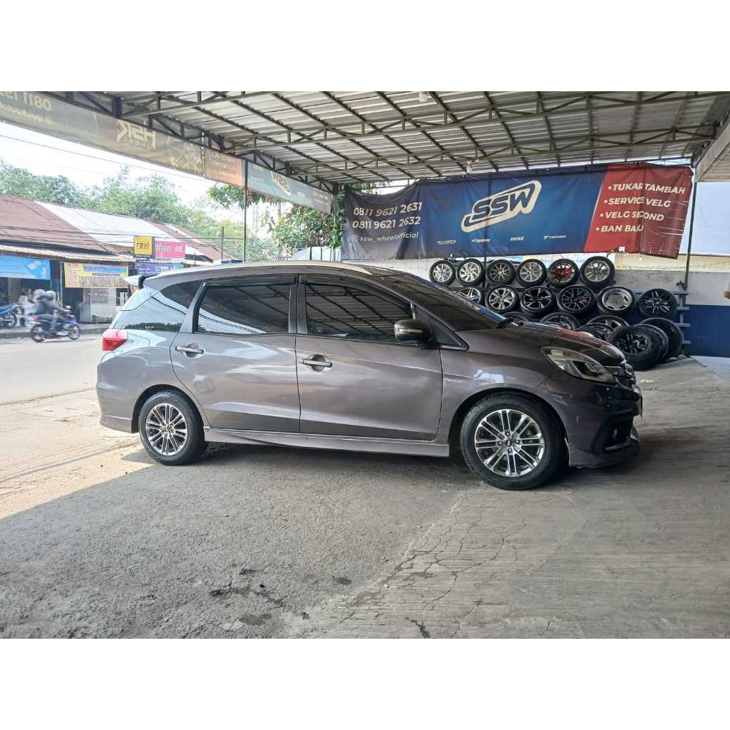 PAKET VELG HSR DAN BAN MOBIL RING 15 UNTUK MOBILIO FREED