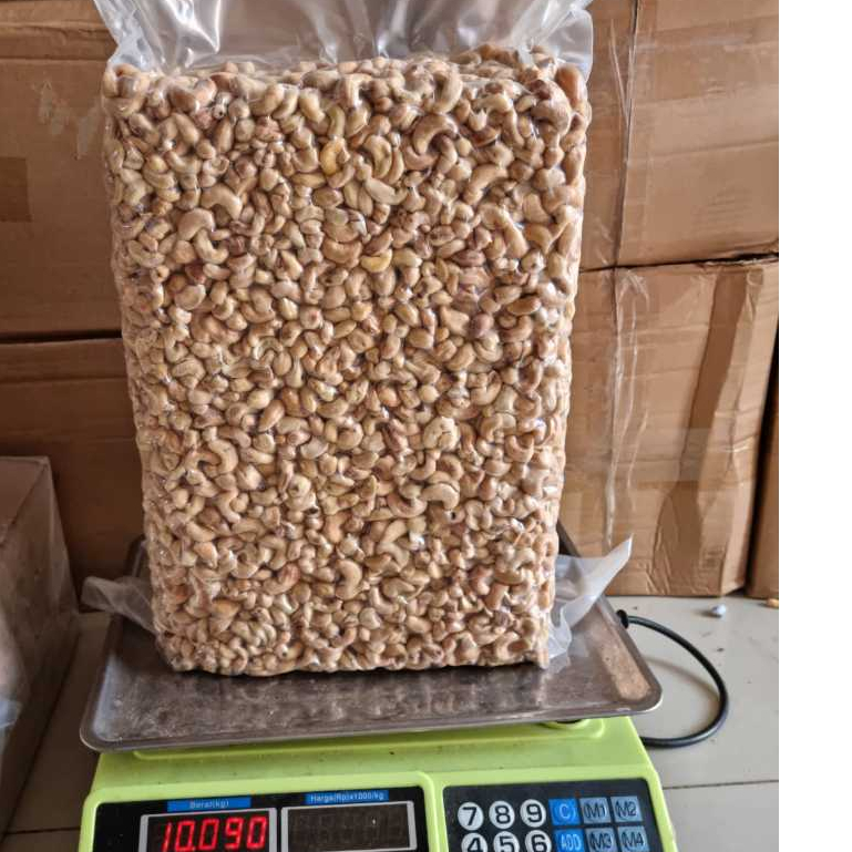 

Kacang Mede Mete Mentah 1Kg SK1 ( Bintik 1 )