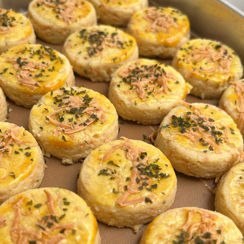 

Garlic Cheese Cookies / Kue Kering Keju Bawang Putih Toples 400ml