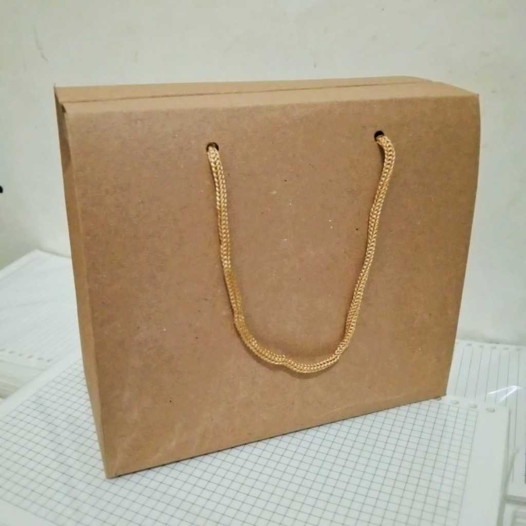 

Paper Bag Coklat Vintage / Hampers Bentuk Tas Kado Aesthetic Isi 5