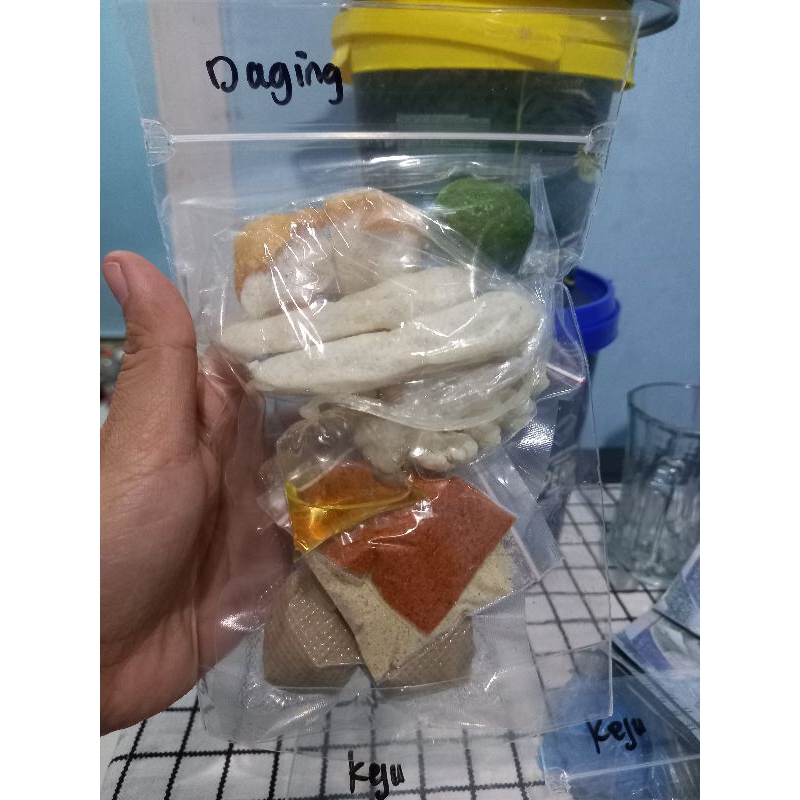 

Baso aci ayam suwir / baso aci mozarella / baso aci isi gajih sapi / baso aci telur puyuh / baso aci daging / baso aci jember / frozen food/baso aci/boci siap makan