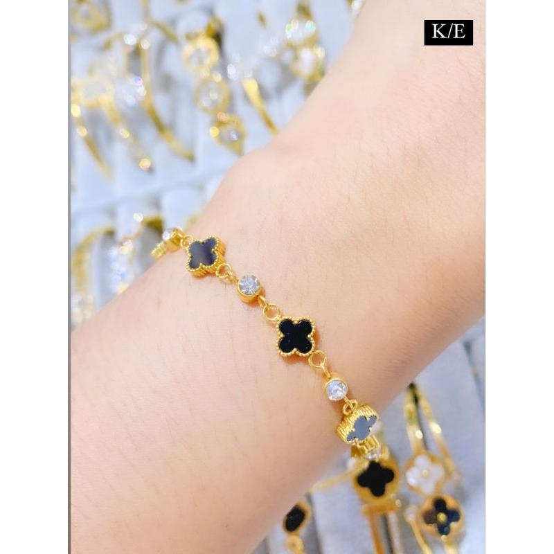 Gelang Clover viral Titanium