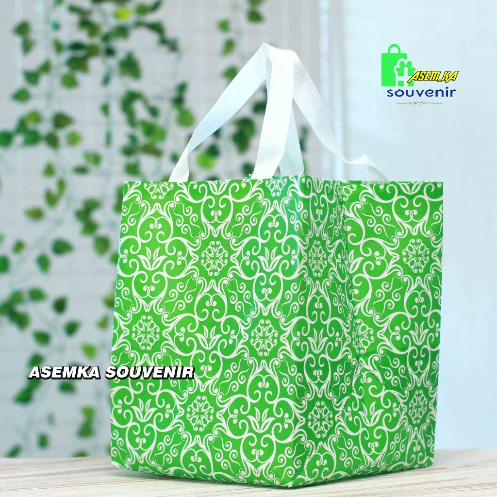 

TAS PRES BAHAN LAPISAN LAMINASI/TASYUKURAN AQIQAH BUAT BOX NASI UK 20,22.LNGSUNG KRIM