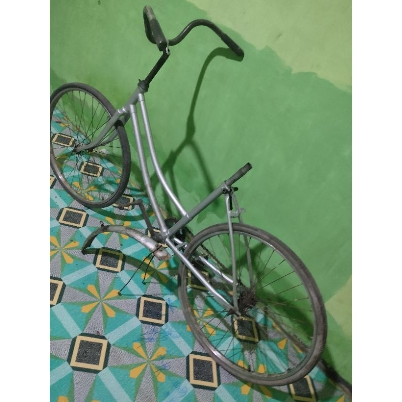 sepeda mini keranjang  ukuran  lingkar ban 24 inch import  Bahan.sepeda mini keranjang onthel import