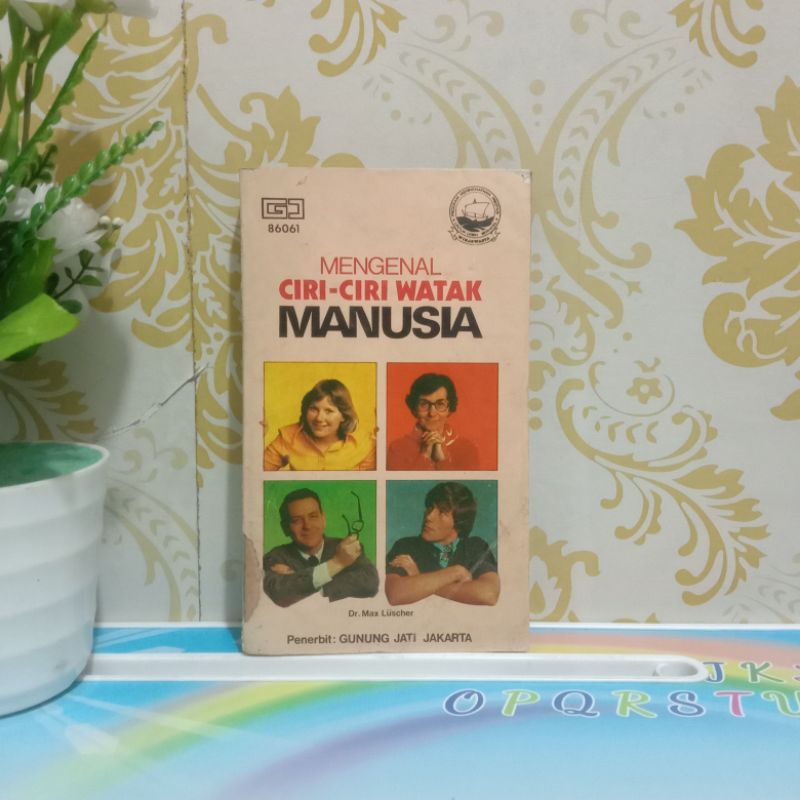 MENGENAL CIRI CIRI WATAK MANUSIA