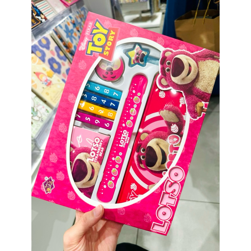 

MAGIC BOX SET LEARNING SET (5 JENIS) | PERLENGKAPAN ALAT TULIS ANAK LOTSO DISNEY TOY STORY