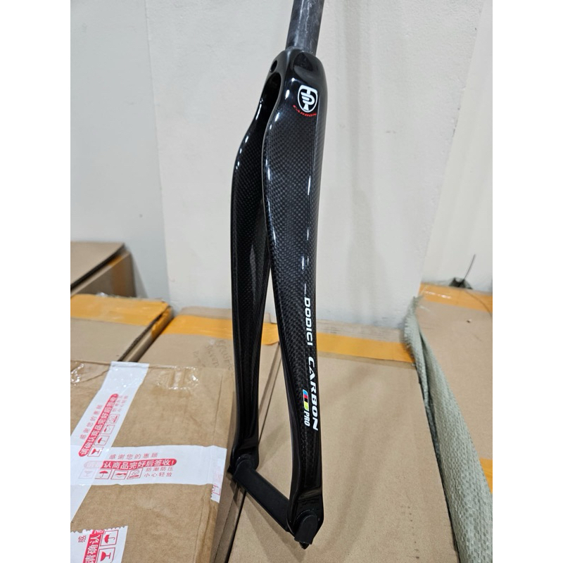 Fork DODICI 700c Straight Model FK-04 Untuk Roadbike Fixie Bahan Full Carbon