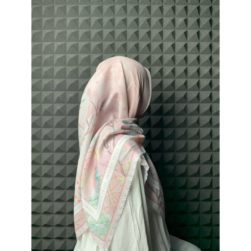 Indrascarves - Beauty winter mauve hijab segi empat motif voal premium