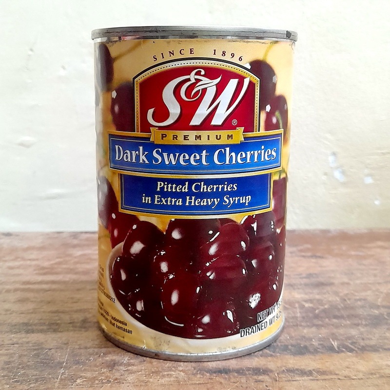 

Dark Sweet Cherries S&W Premium Tin