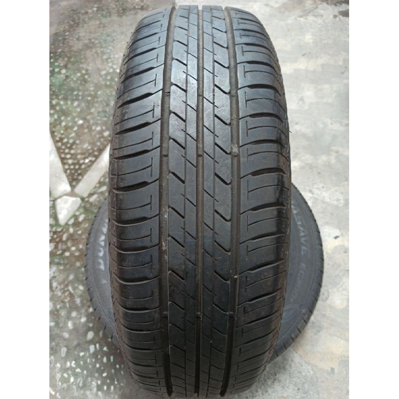 Ban second ban bekas mobil 205/65 R16 inova reborn