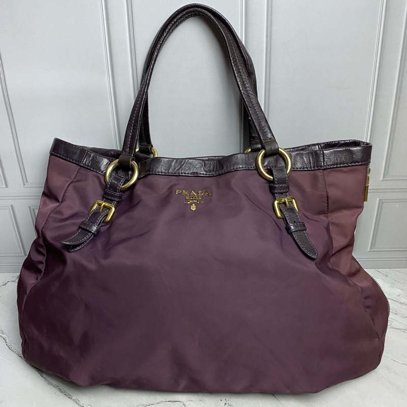 prada nylon tote bag, tas minggat prada preloved