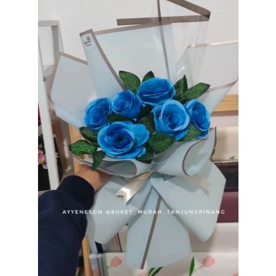 Buket Bunga Mawar Biru Kertas Warna Biru Muda