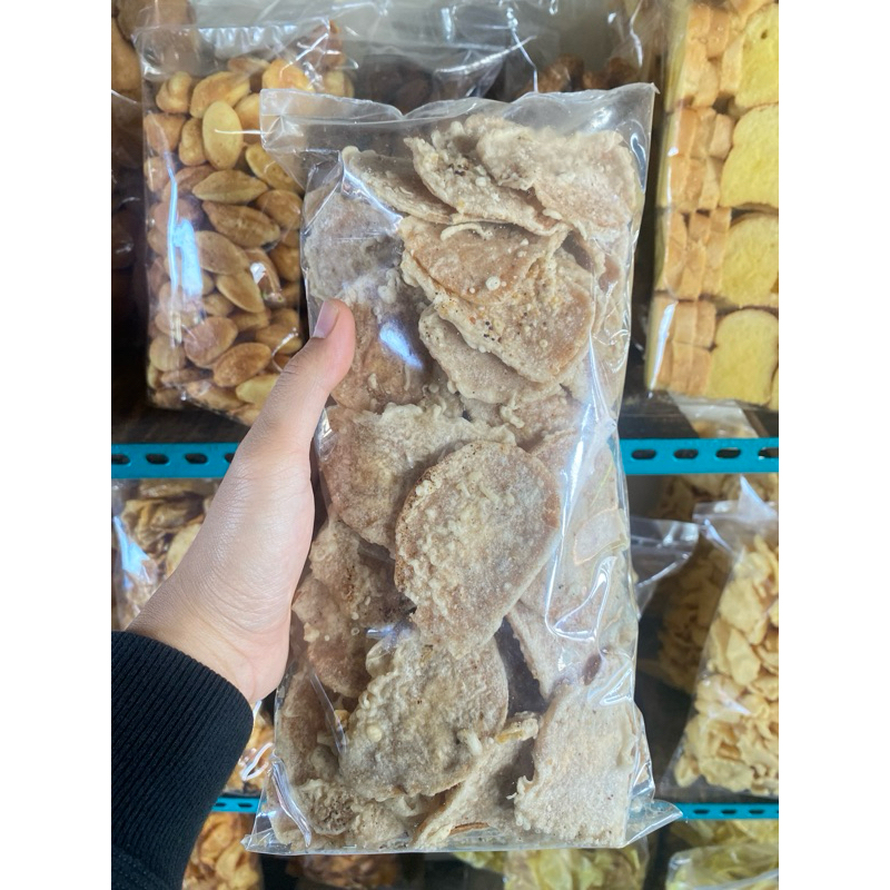 

kemasan 500 gram keripik gembus goreng kering gurih bawang