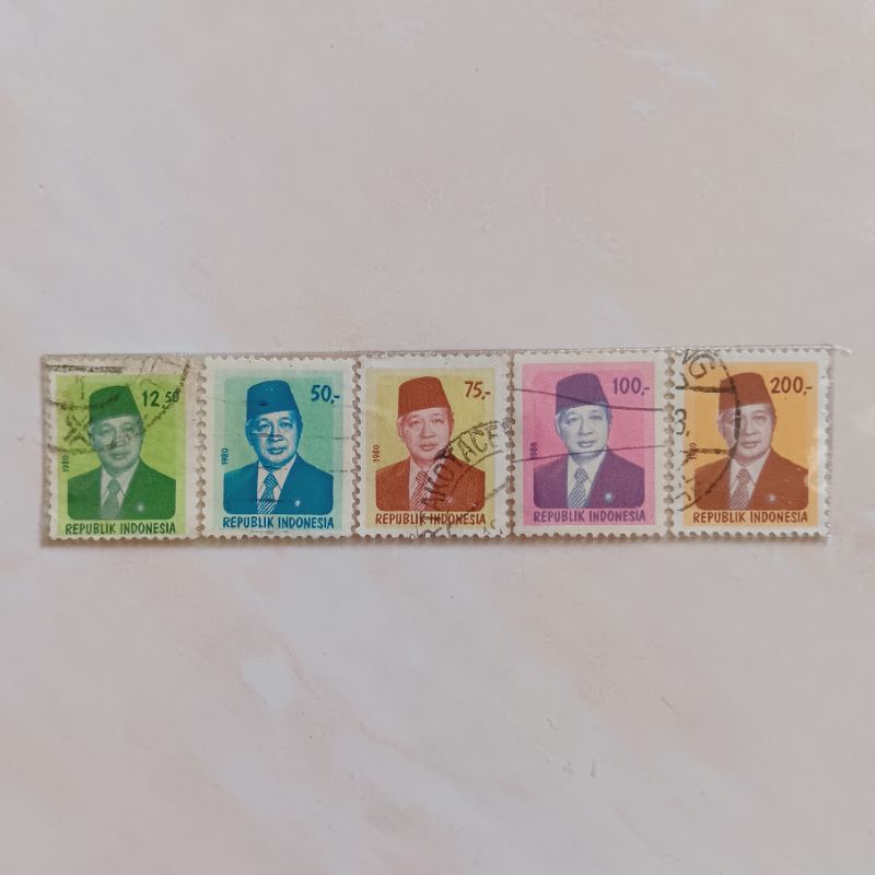 

(AB) Perangko Indonesia 1980 Presiden Soeharto Set Lengkap 5pcs Used