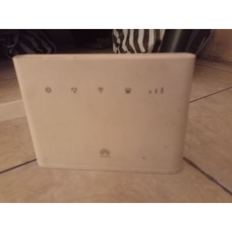 Huawei B311As-853 ( router modem pakai kartu )