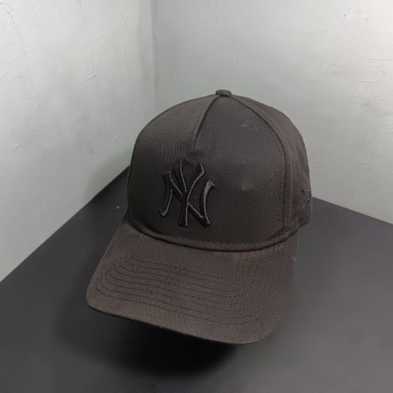 Topi simpel caps New Era NY new york warna hitam second brand original setelan
