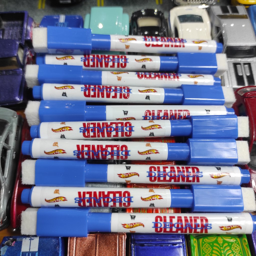 

Spidol Decals Cleaner untuk Hot Wheels. Sangat Mudah dan menyenangkan. cocok untuk custom loose, penghilang tampo anti minyak putih. bukan Expo Dry Ease Marker