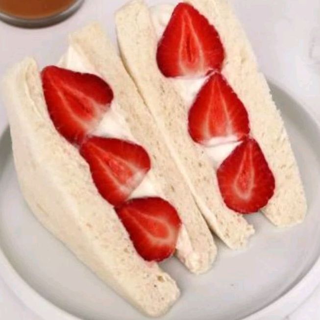 

Sandwich fruit buah strawberry roti sandwich isi cream dan potongan strawberry/ sando strawberry sandwich/ Sandwich jepang