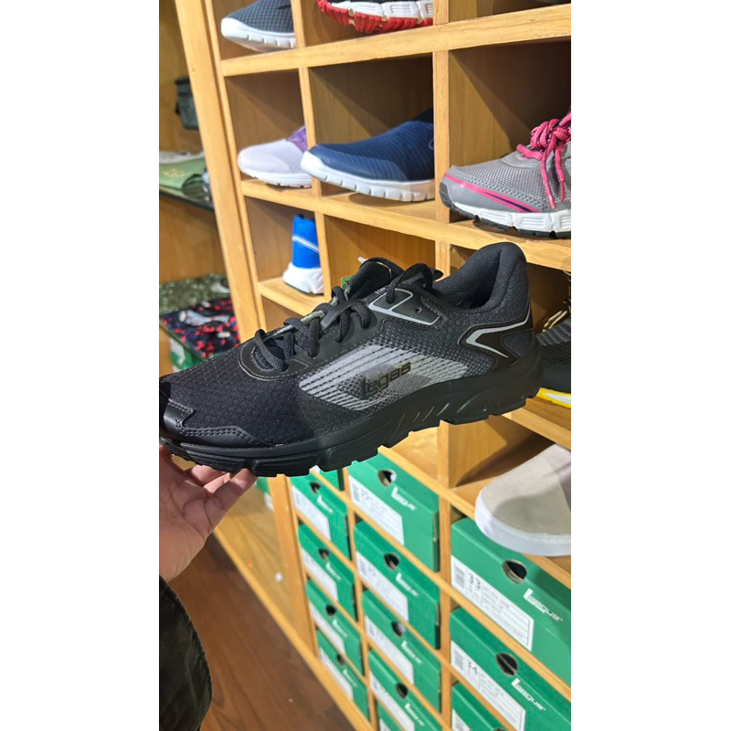 sepatu league