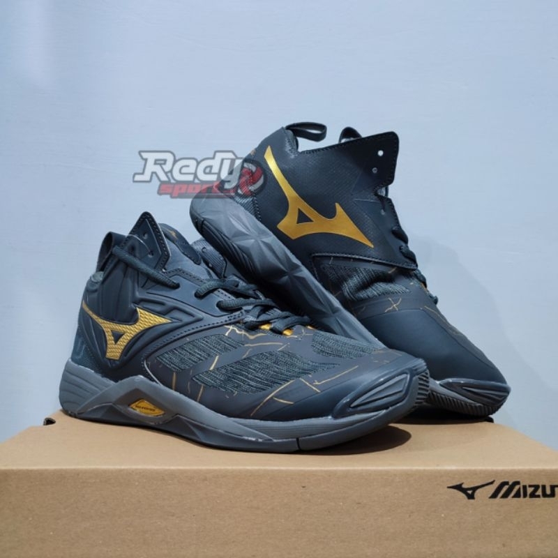MIZUNO MOMENTUM 2 MID