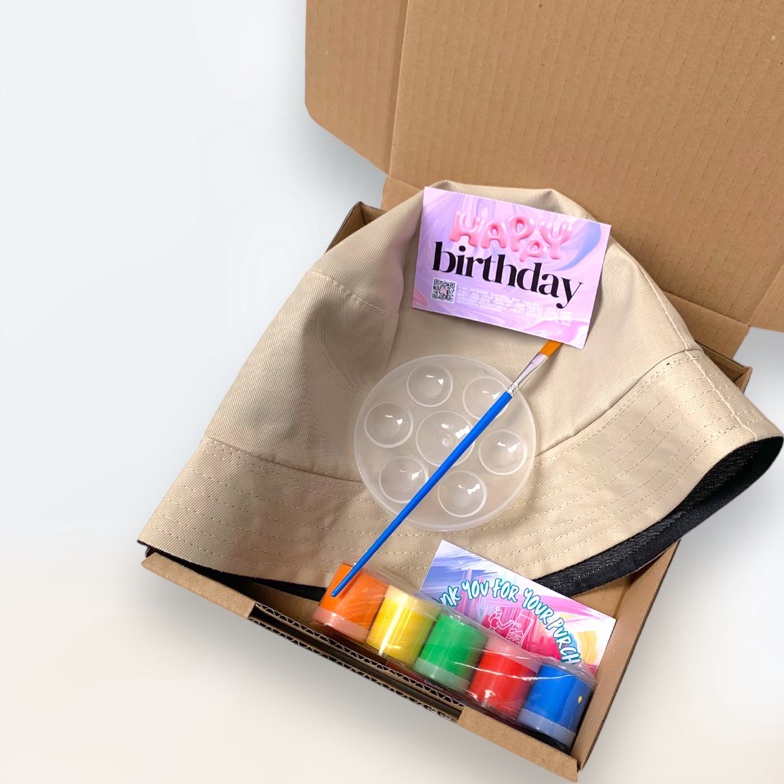 

KODE E14D Madefyouid Hampers Lukis Bucket Hat Cream DIY Melukis Hadiah Kado Ulang Tahun Anniversary Graduation Bingkisan