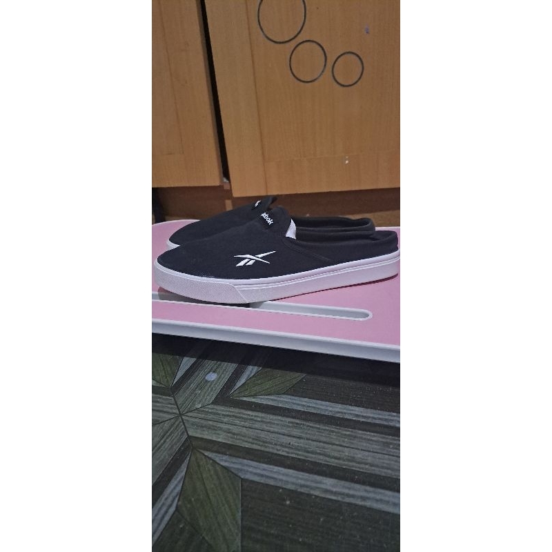 sepatu sandal reebok