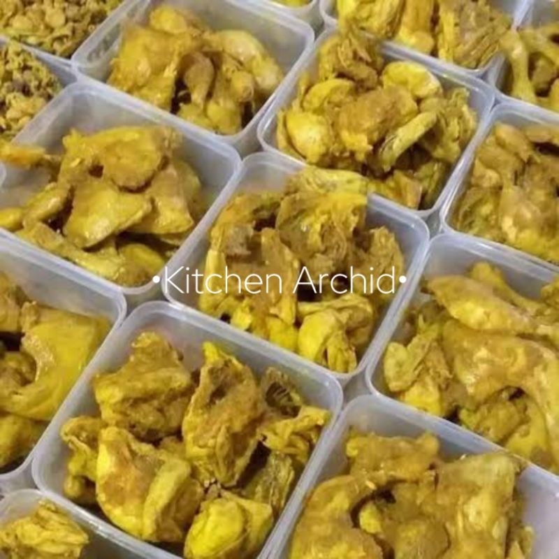 

Ayam ungkep goreng bumbu kuning dengan sambal