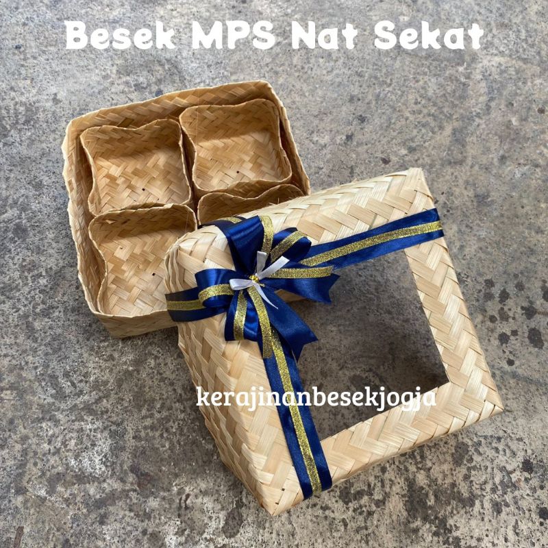

BESEK NATURAL MIKA PITA SEKAT | paket besek sekat besek beranak besek murah besek lucu besek kotak