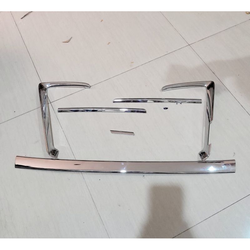 list lis grill bemper depan Daihatsu Sigra ORIGINAL harga 1set 6 pcs
