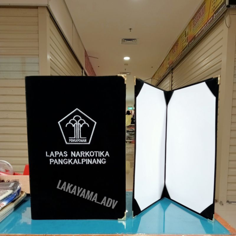 

map beludru custom logo proses bordir