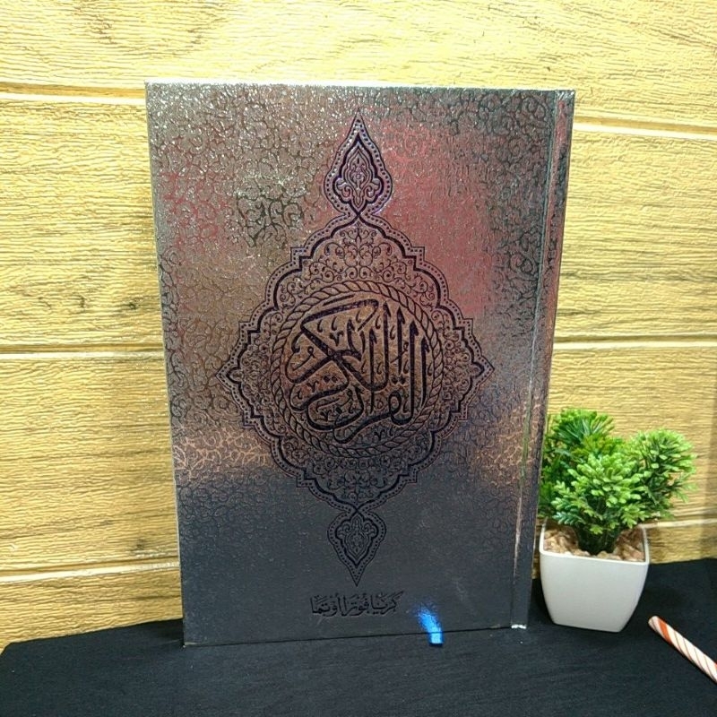 Al Qur'an Besar Sedang 18 baris ayat pojok khotbah tebal B5 (27x18cm) HVS putih perak silver karya p