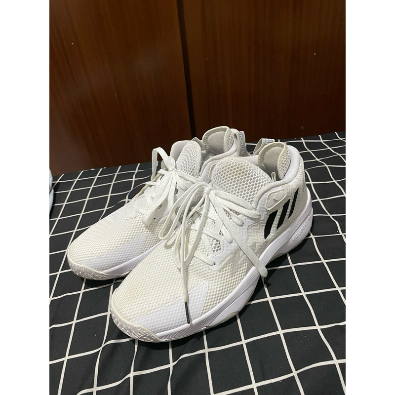 Sepatu Basket Adidas Dame 8 Ori